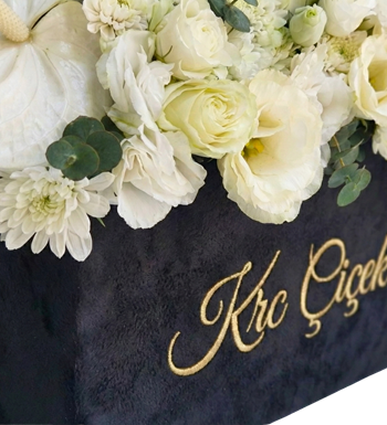 siyah kutu çiçek, beyaz antoryum, lisyantus, butik çiçek,